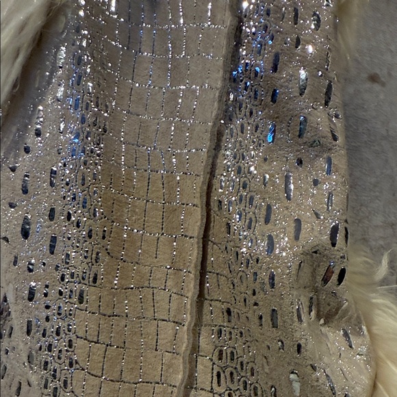 One-of-a-kind Vest made of goat & sheep skin with rabbit fur trim - Small - Picture 3 of 7